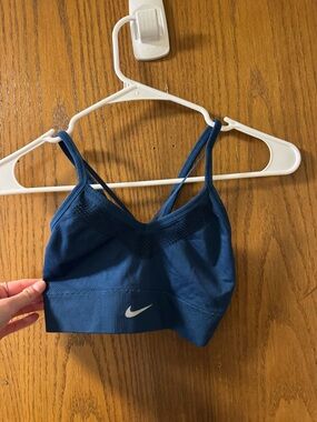 Nike Women’s Navy Blue Seamless Light-Support Sports Bra